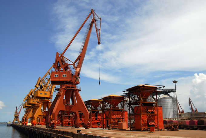 丙烯(xi)酸漆(qi)-廣東(dong)某港(gang)口設(she)施